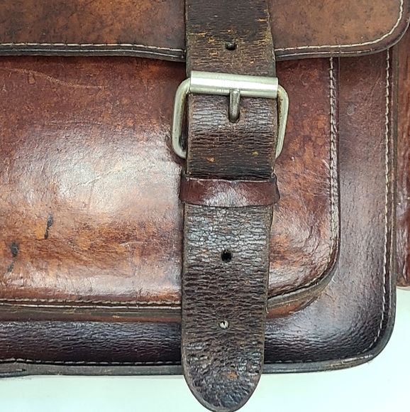 1960s True Vintage Unisex Large Leather Messenger/Book Bag 15x12x5in. - Picture 2 of 11